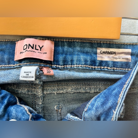 ONLY Regular Skinny, distressed, 26/32 - Picture 3 of 3